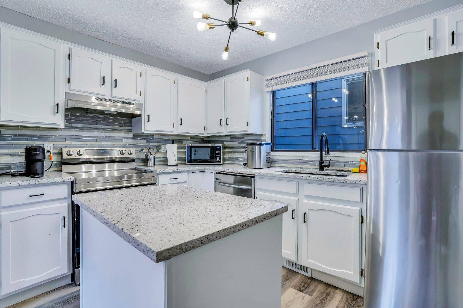 Calgary, AB T2X 2T1,9 Sunvale CRES SE