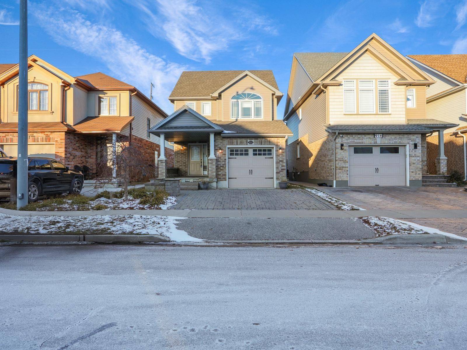 Kitchener, ON N2R 1W9,920 Dunblane CT