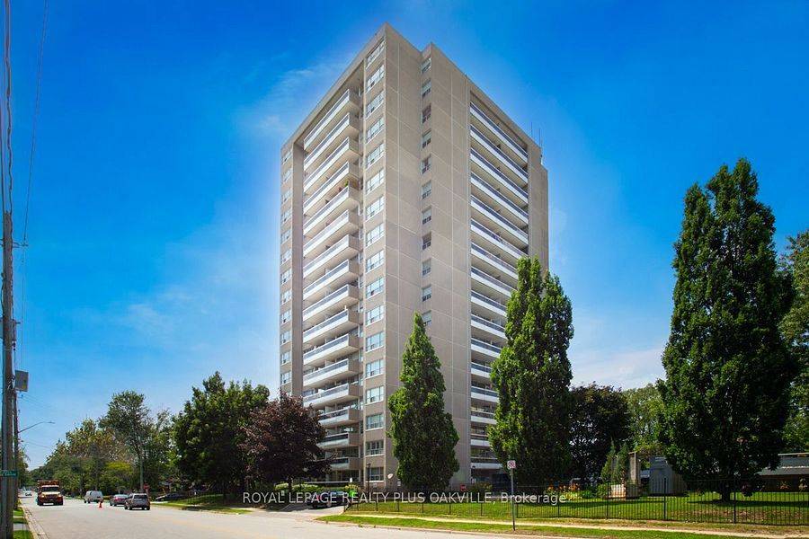 Oakville, ON L6L 5K1,2263 Marine DR #607