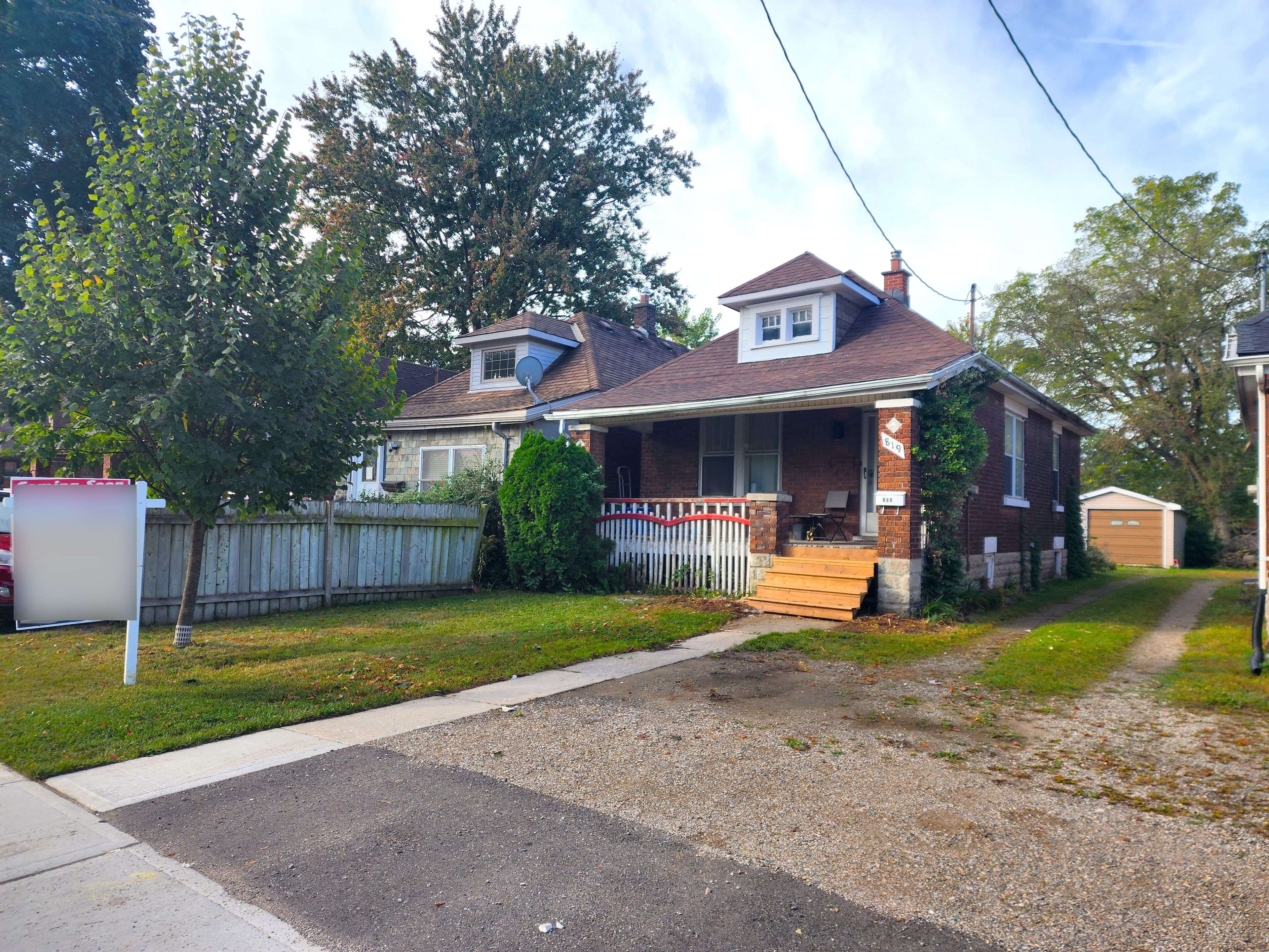 London, ON N5Y 1X3,819 Quebec ST