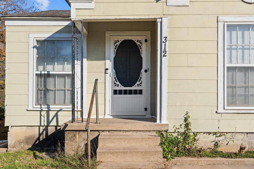 Weatherford, TX 76086,312 W Weatherford Street