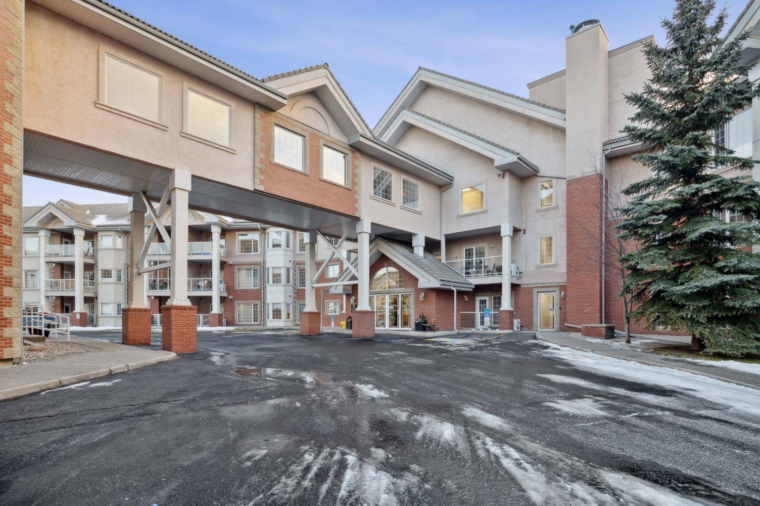 Calgary, AB T3L2M2,223 Tuscany Springs BLVD NW #124