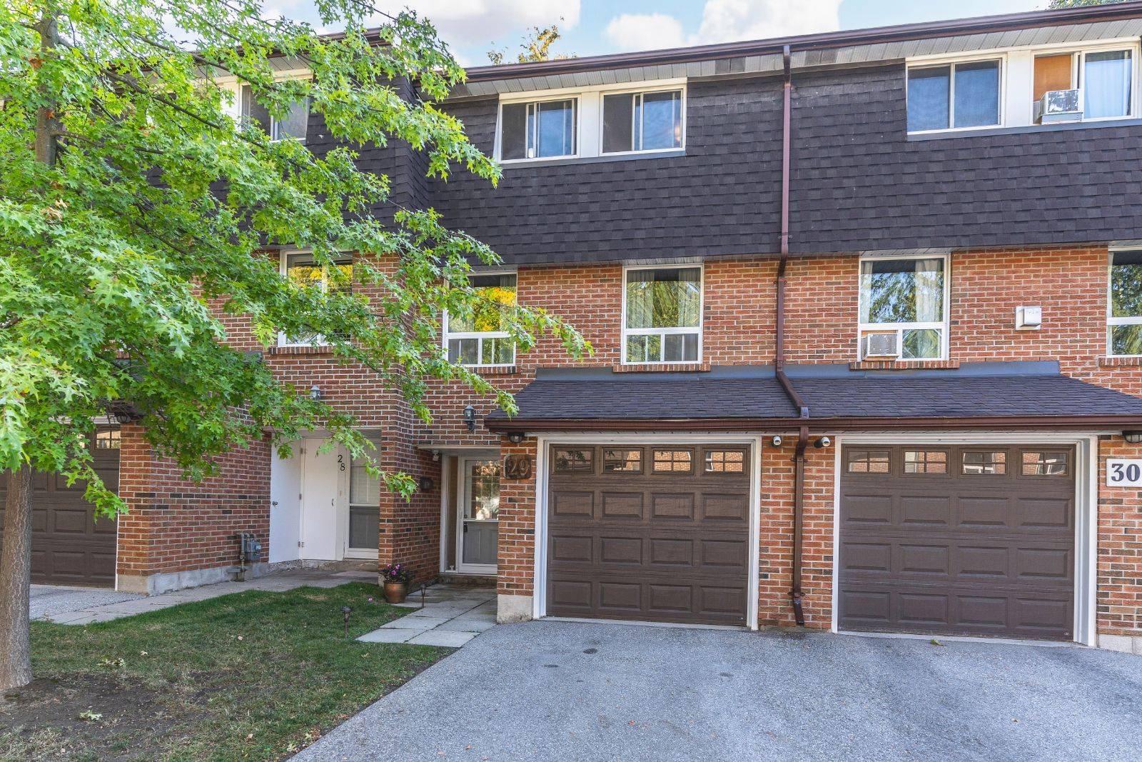 Barrie, ON L4M 1L3,360 Blake ST #29