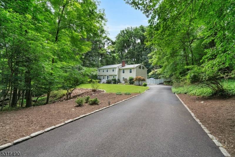 Upper Saddle River Boro, NJ 07458,8 Barnfield Ct