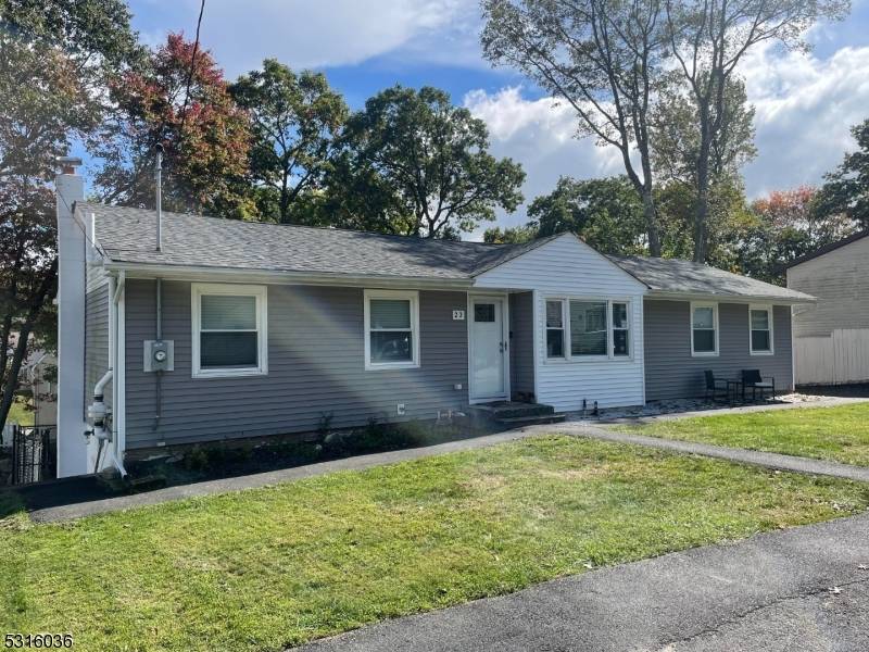 Hopatcong Boro, NJ 07843,23 Rollins Trl