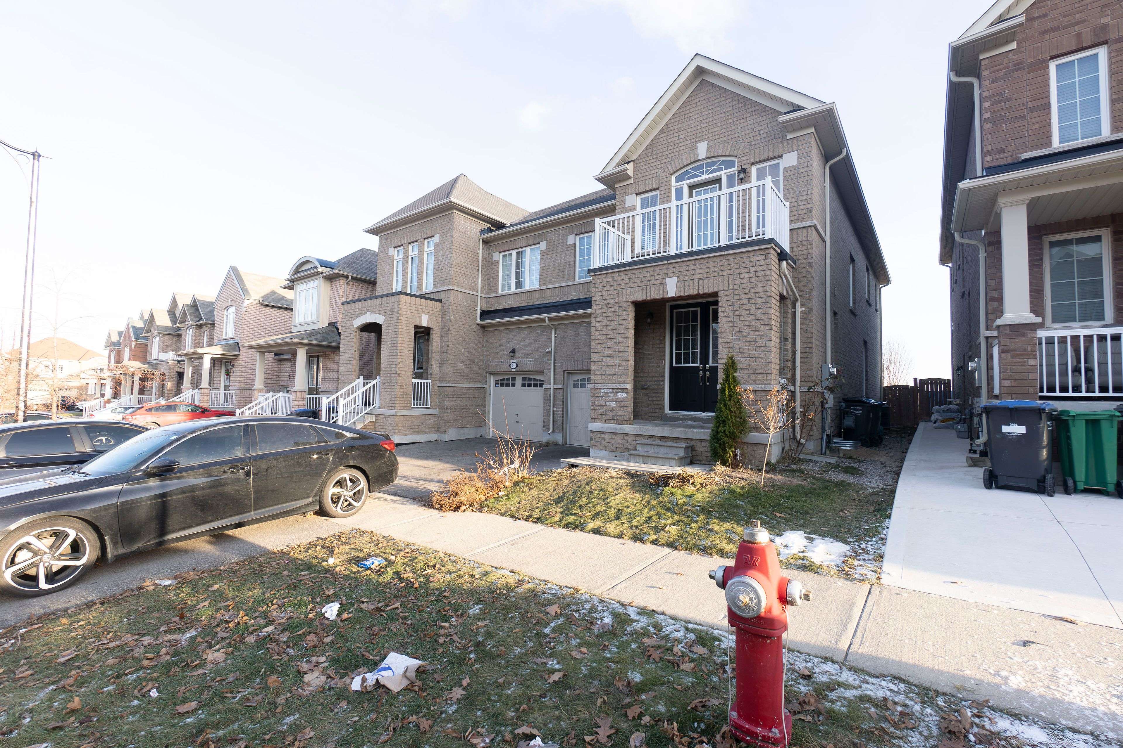 Brampton, ON L6X 5K5,16 Vezna CRES