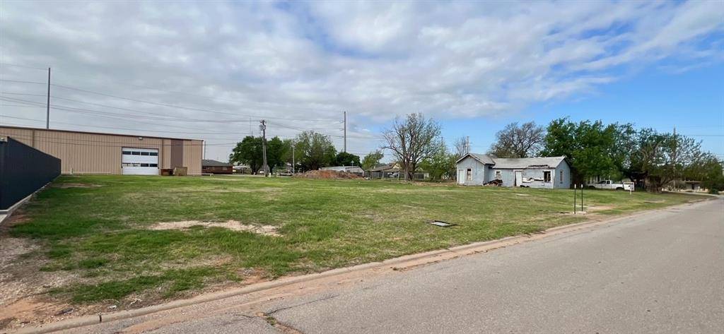 Weatherford, OK 73096,318 W Rainey Avenue