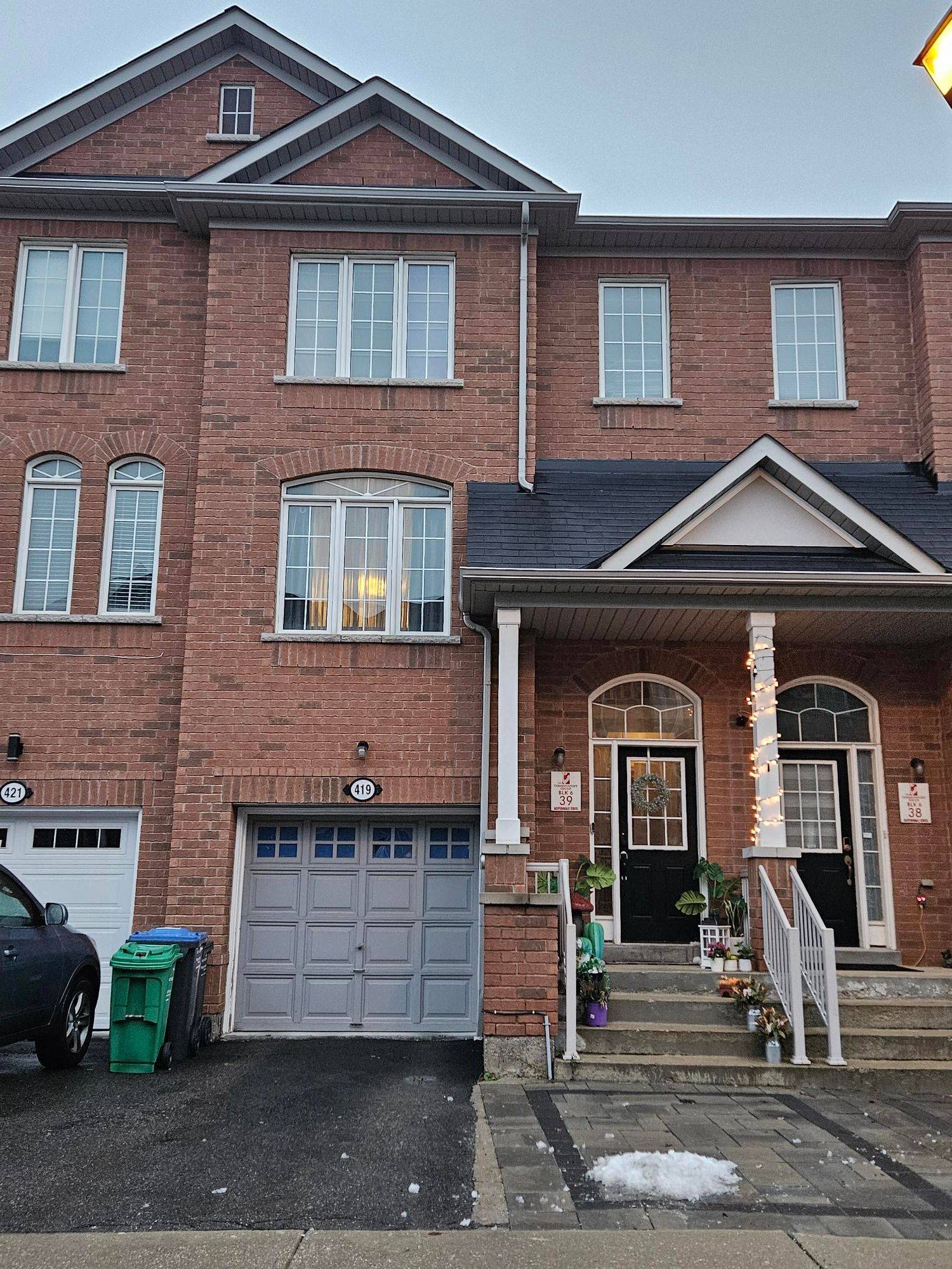 Mississauga, ON L5W 0E7,419 Aspendale CRES