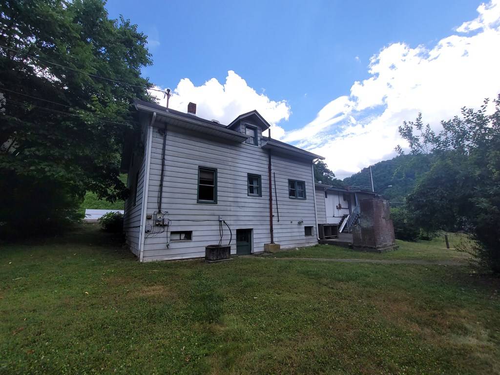 Grundy, VA 24614,18775 Riverside Dr