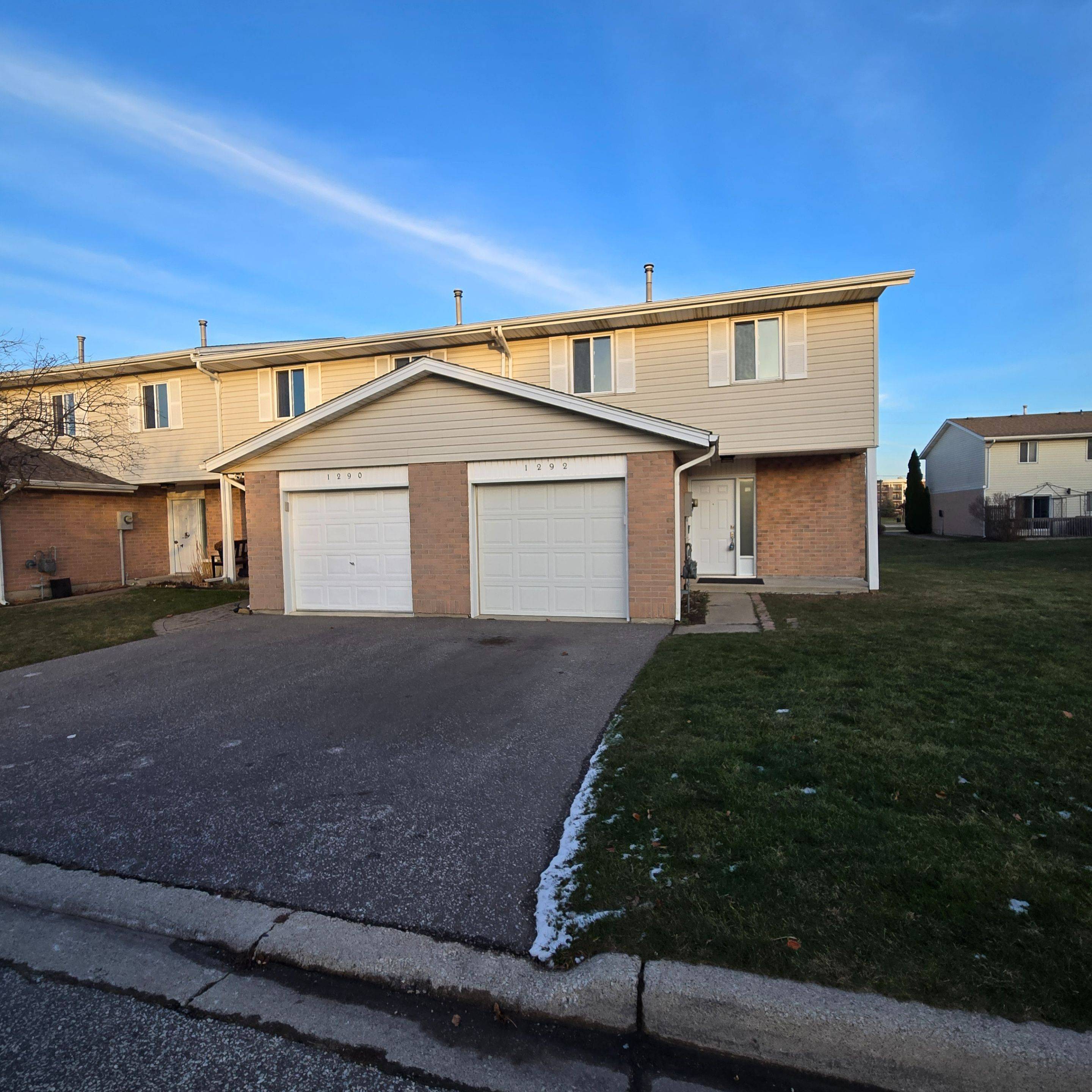 Tecumseh, ON N8N 4V1,1292 Cardinal CRES #63