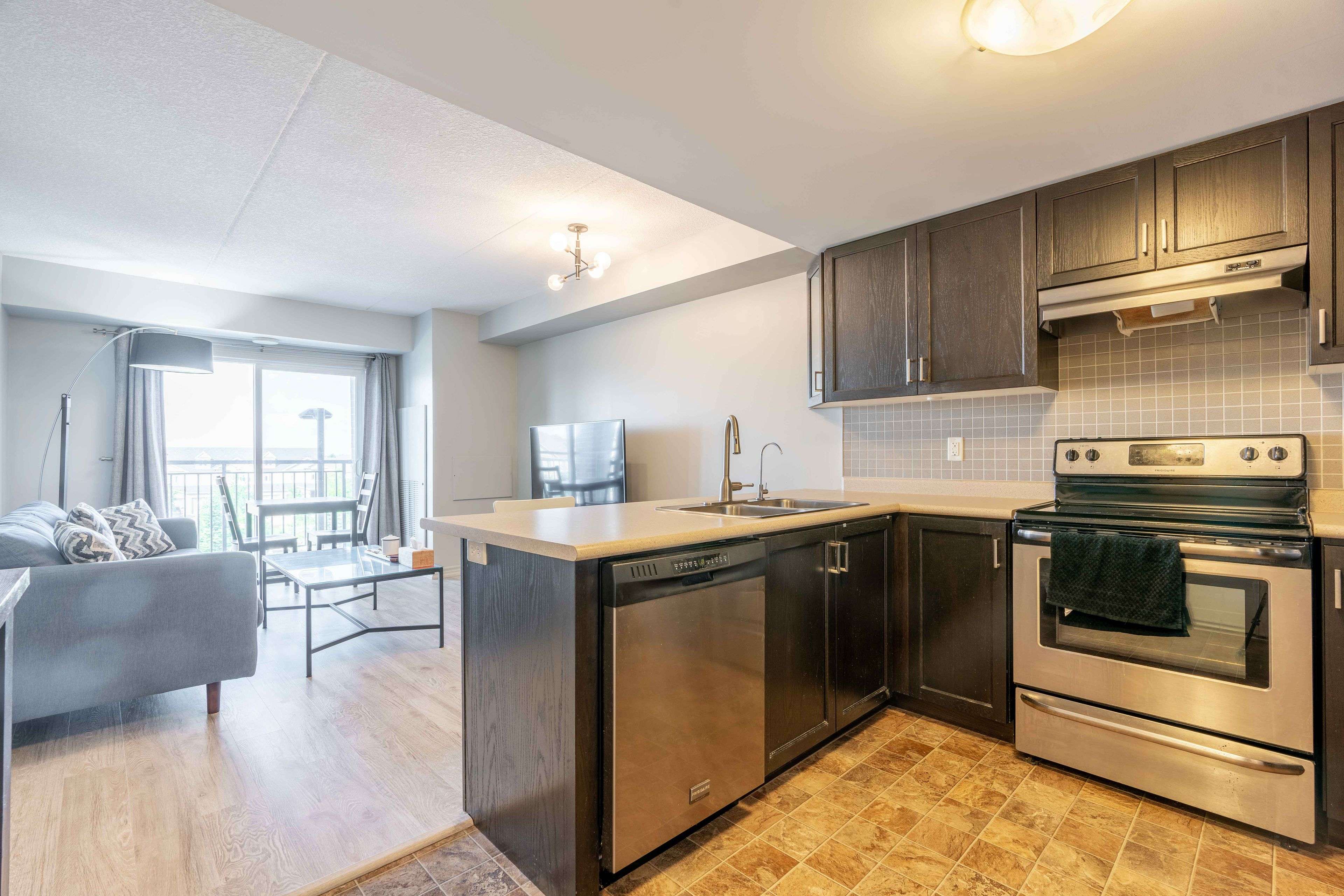 Guelph, ON N1L 0L3,67 Kingsbury SQ #311