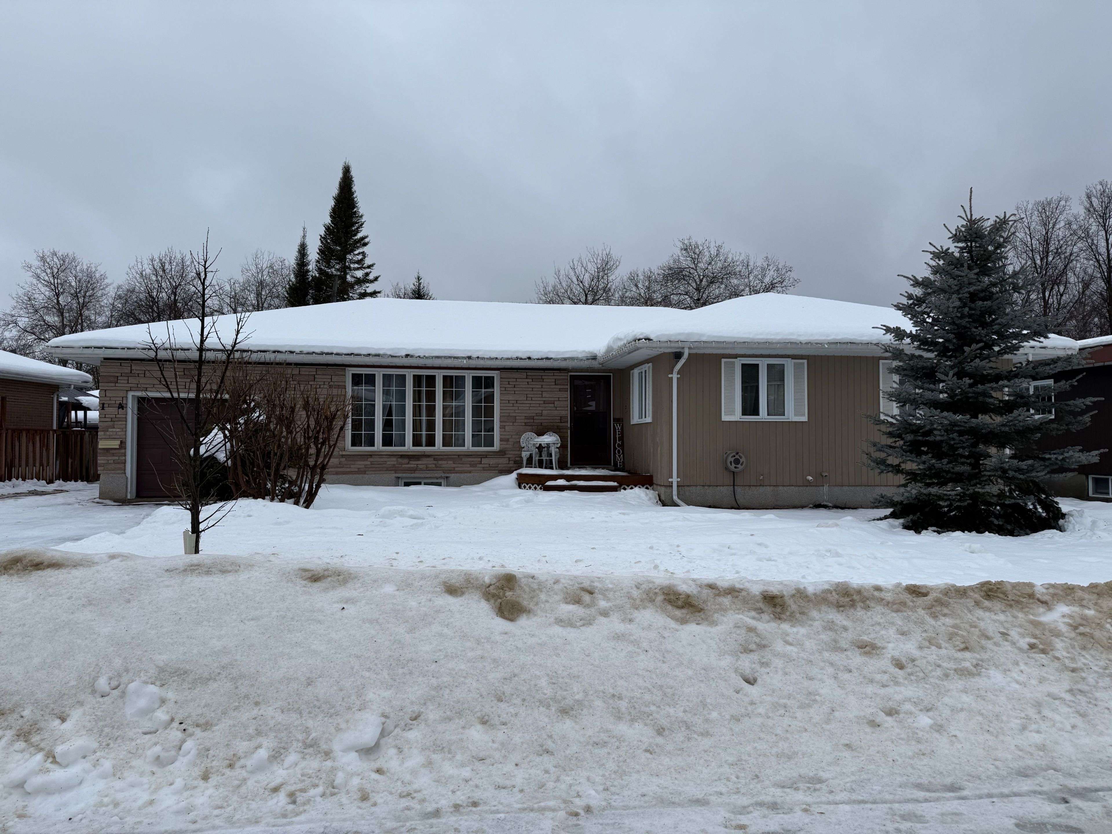 Kapuskasing, ON P5N 1Y5,14 Ottawa ST