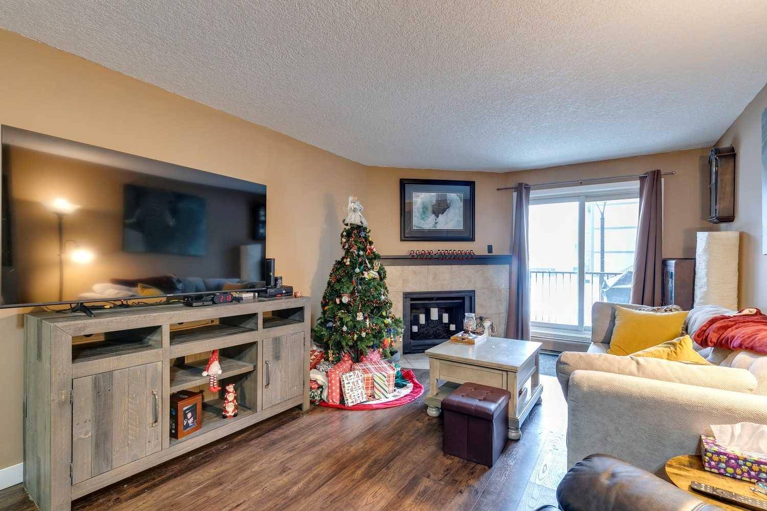 Calgary, AB T2W 5H1,13045 6 ST SW #4116