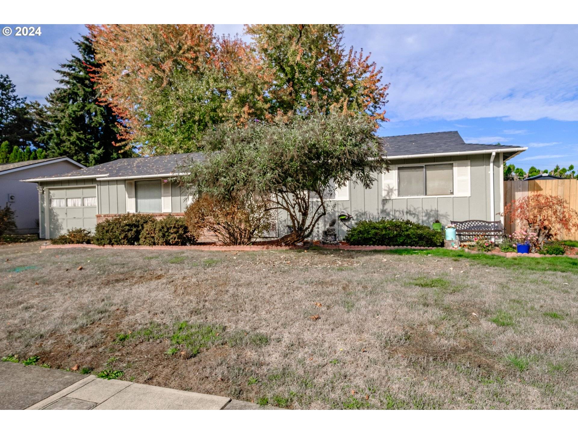 Salem, OR 97306,945 DENISE CT SE