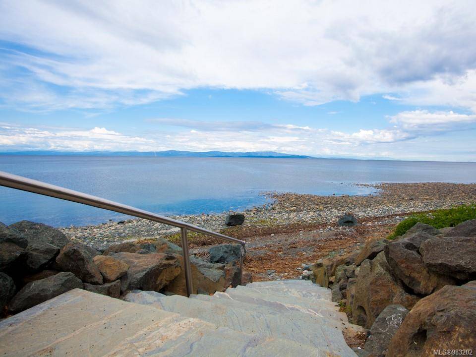 Qualicum Beach, BC V9K 2C1,5251 Island Hwy W #15