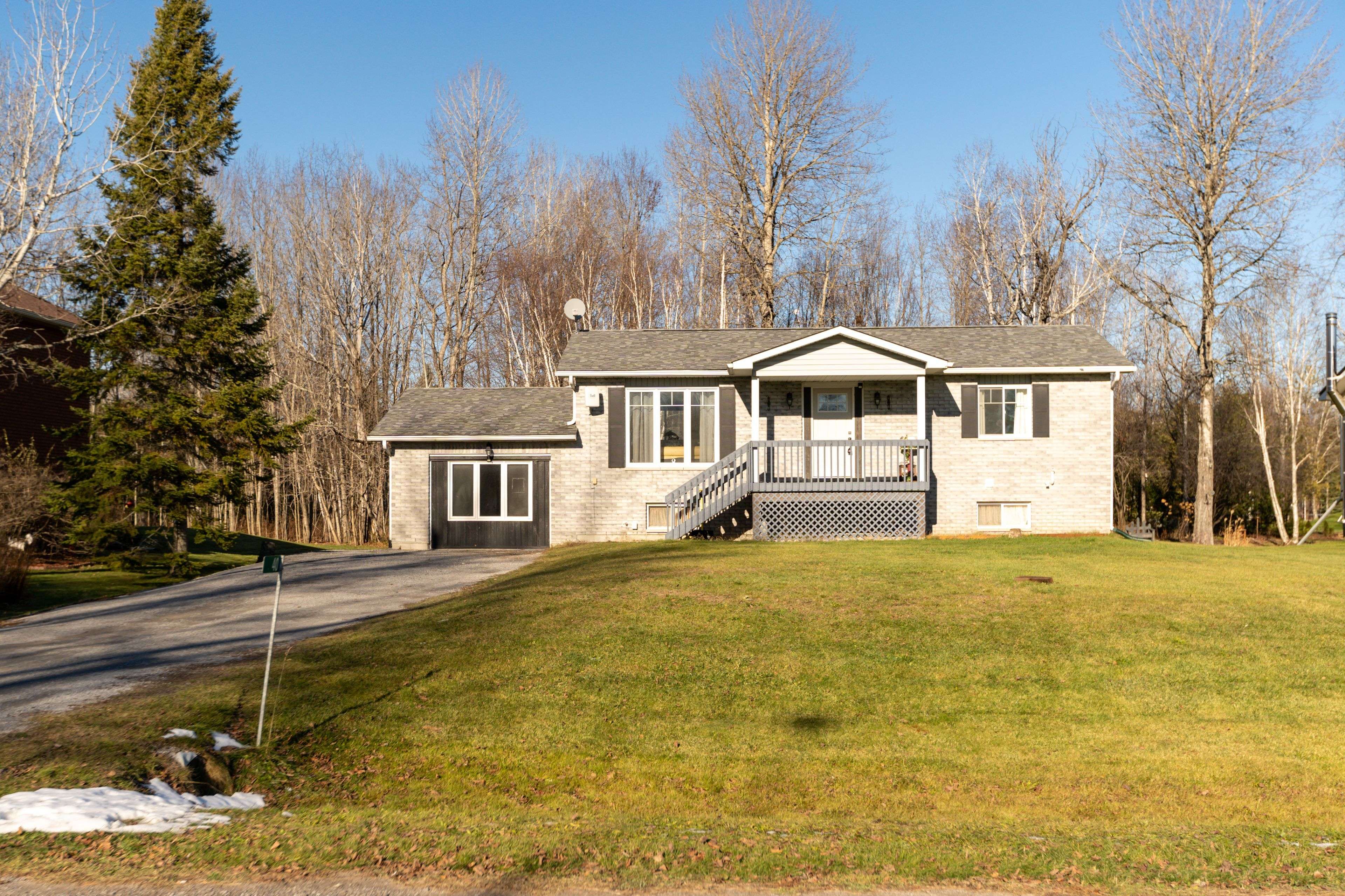 Kawartha Lakes, ON K0M 2T0,40 Greenwood CRES