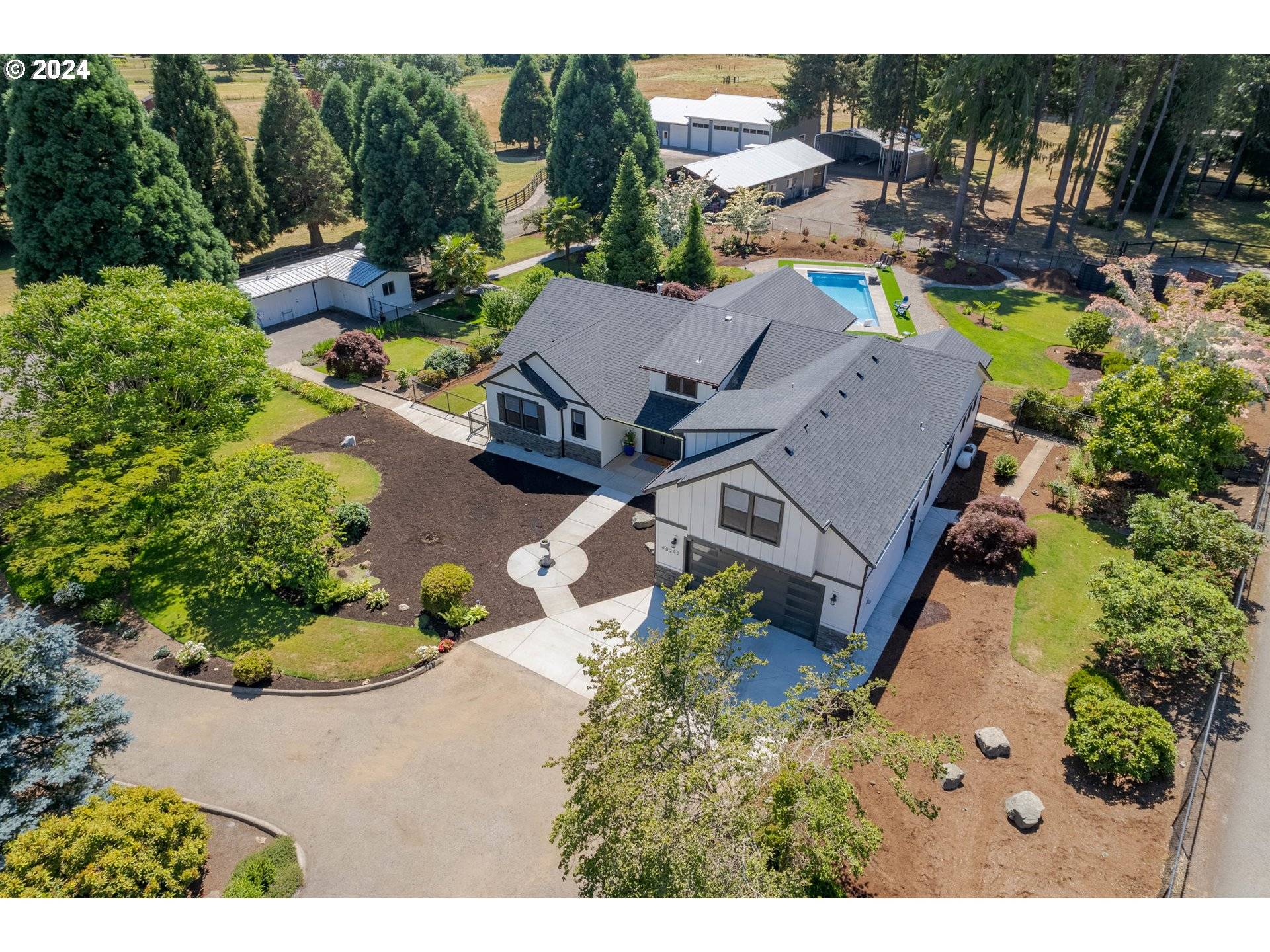 Eugene, OR 97402,90292 SHORE LN