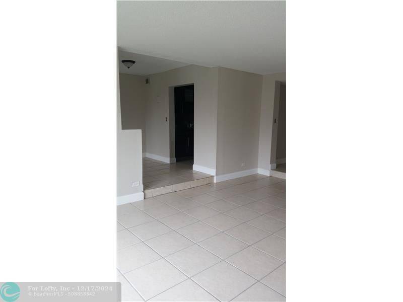 Lauderhill, FL 33319,3730 Inverrary Dr  #2X