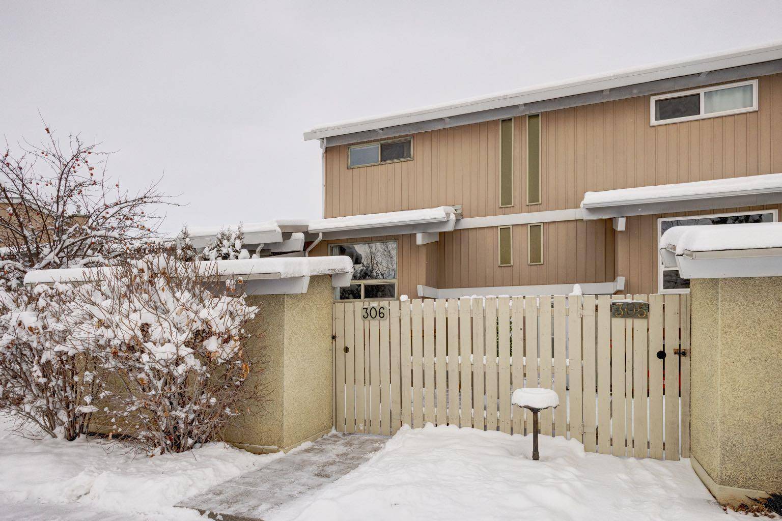 Calgary, AB T2J 3A8,11010 Bonaventure DR SE #306