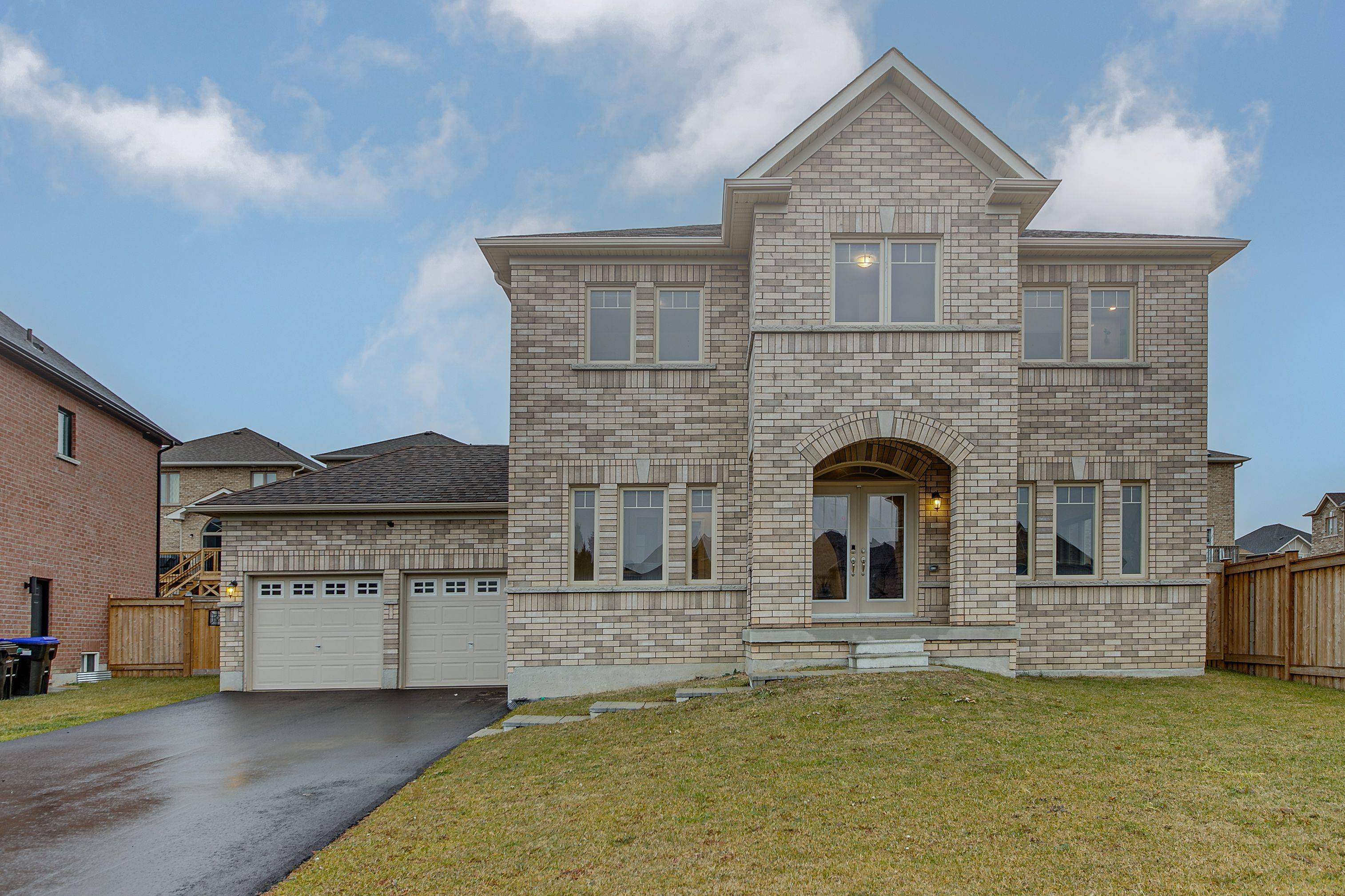 Bradford West Gwillimbury, ON L3Z 0R9,46 Ridgeview CT N