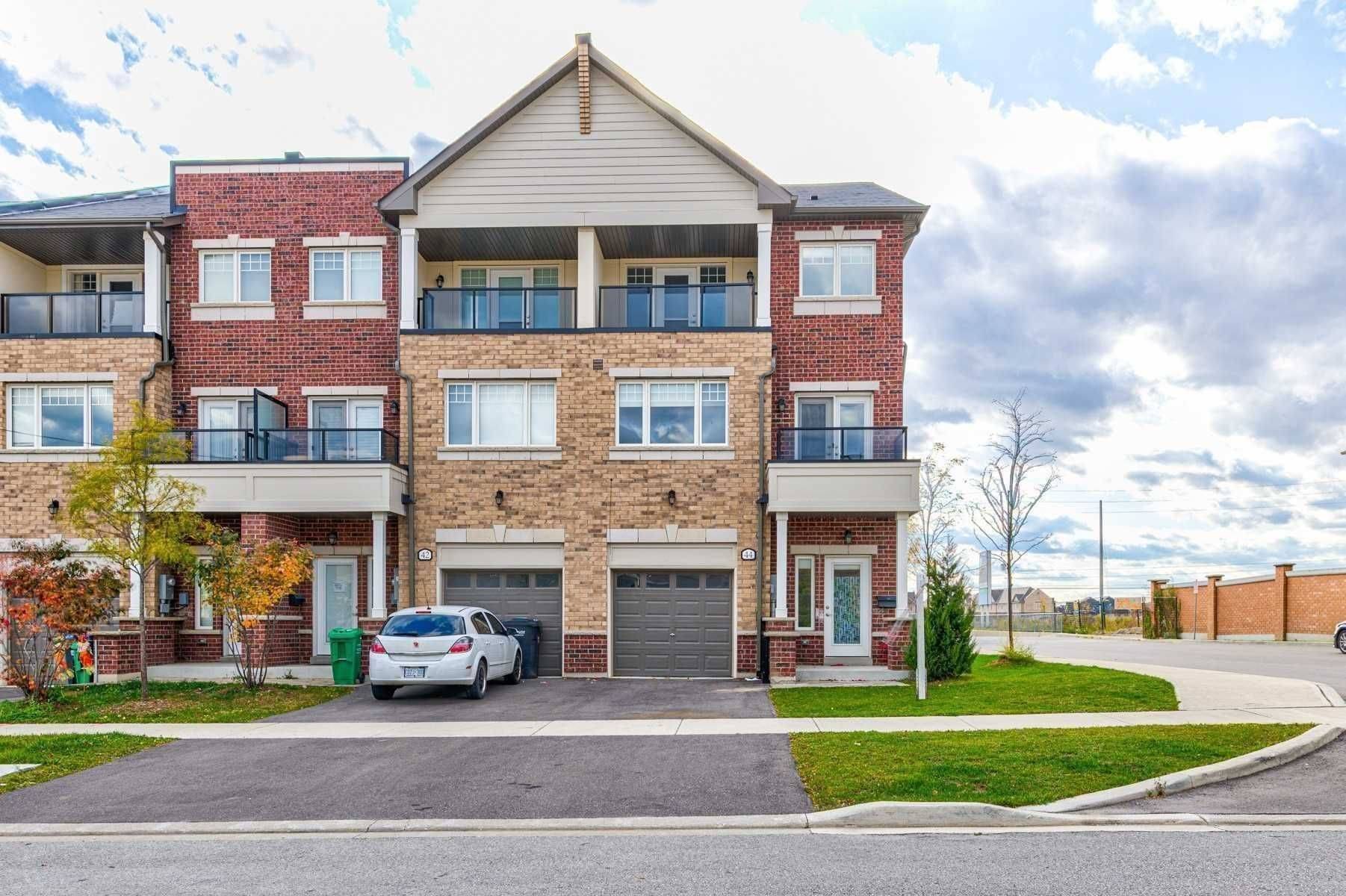 Brampton, ON L6Y 0V6,44 Sky Harbour DR