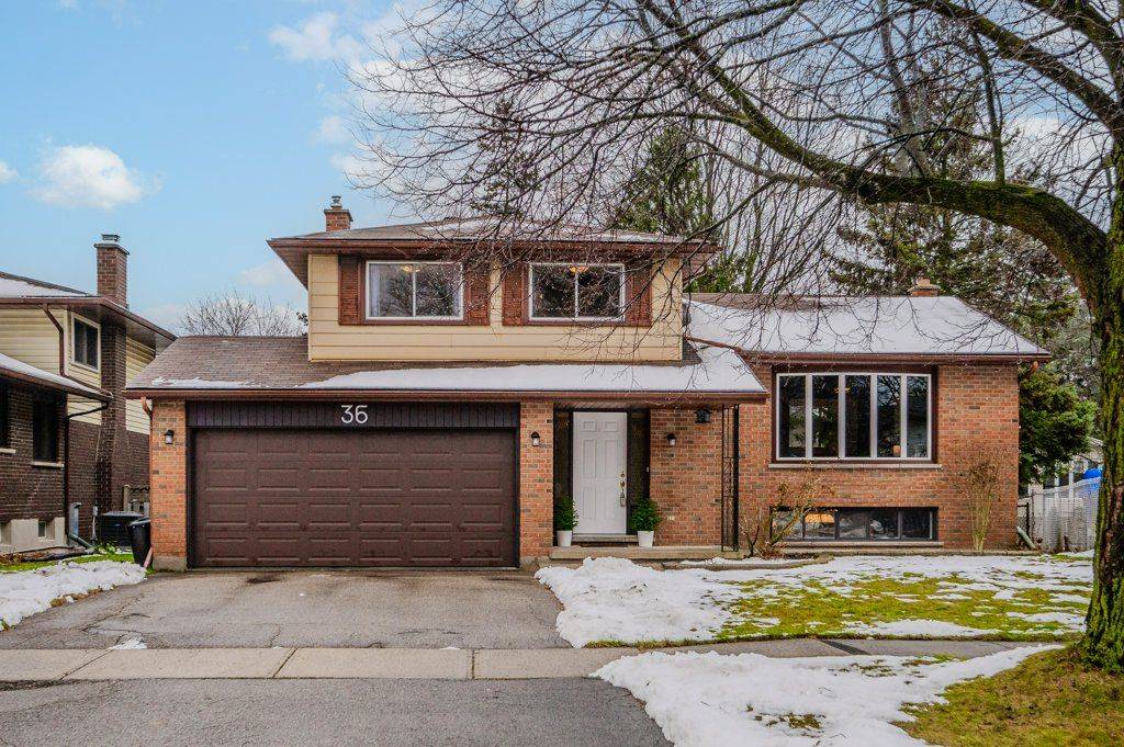 Waterloo, ON N2E 1Y8,36 Colebrook CT