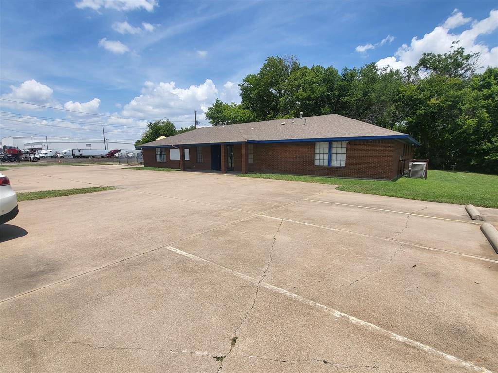 White Settlement, TX 76108,512 N Cherry Lane