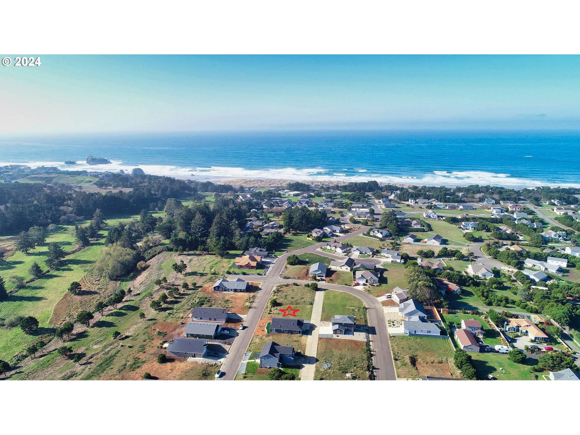 Bandon, OR 97411,848 SEACREST DR