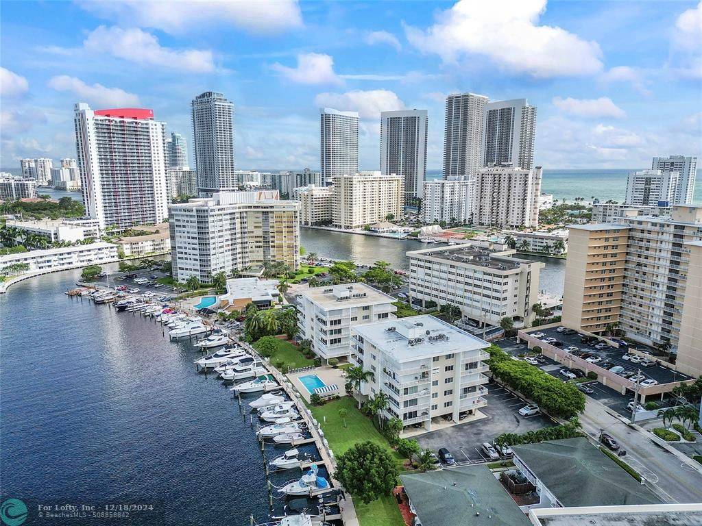 Hallandale Beach, FL 33009,126 Golden Isles Dr  #43A