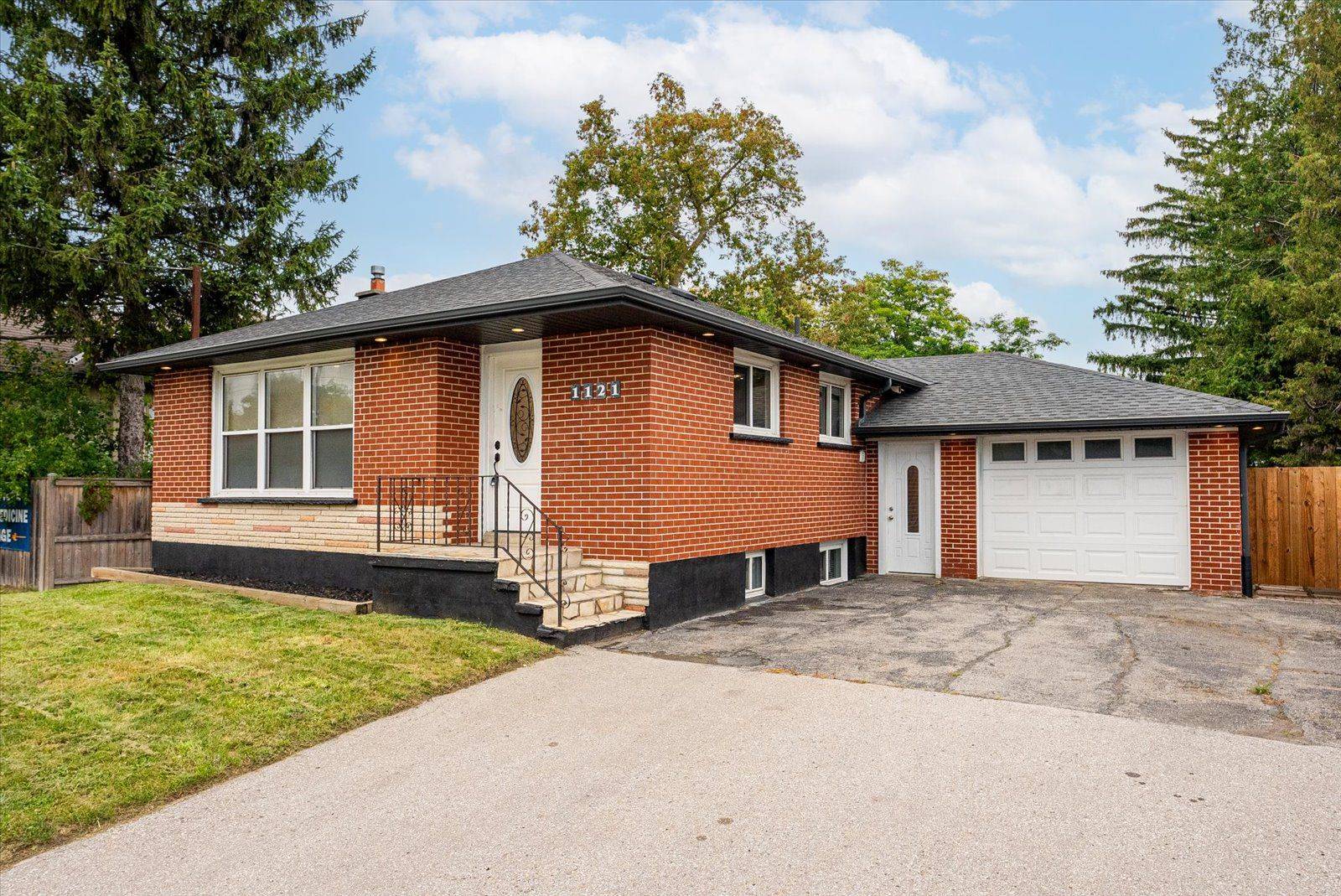 Whitby, ON L1N 4M1,1121 Brock ST S