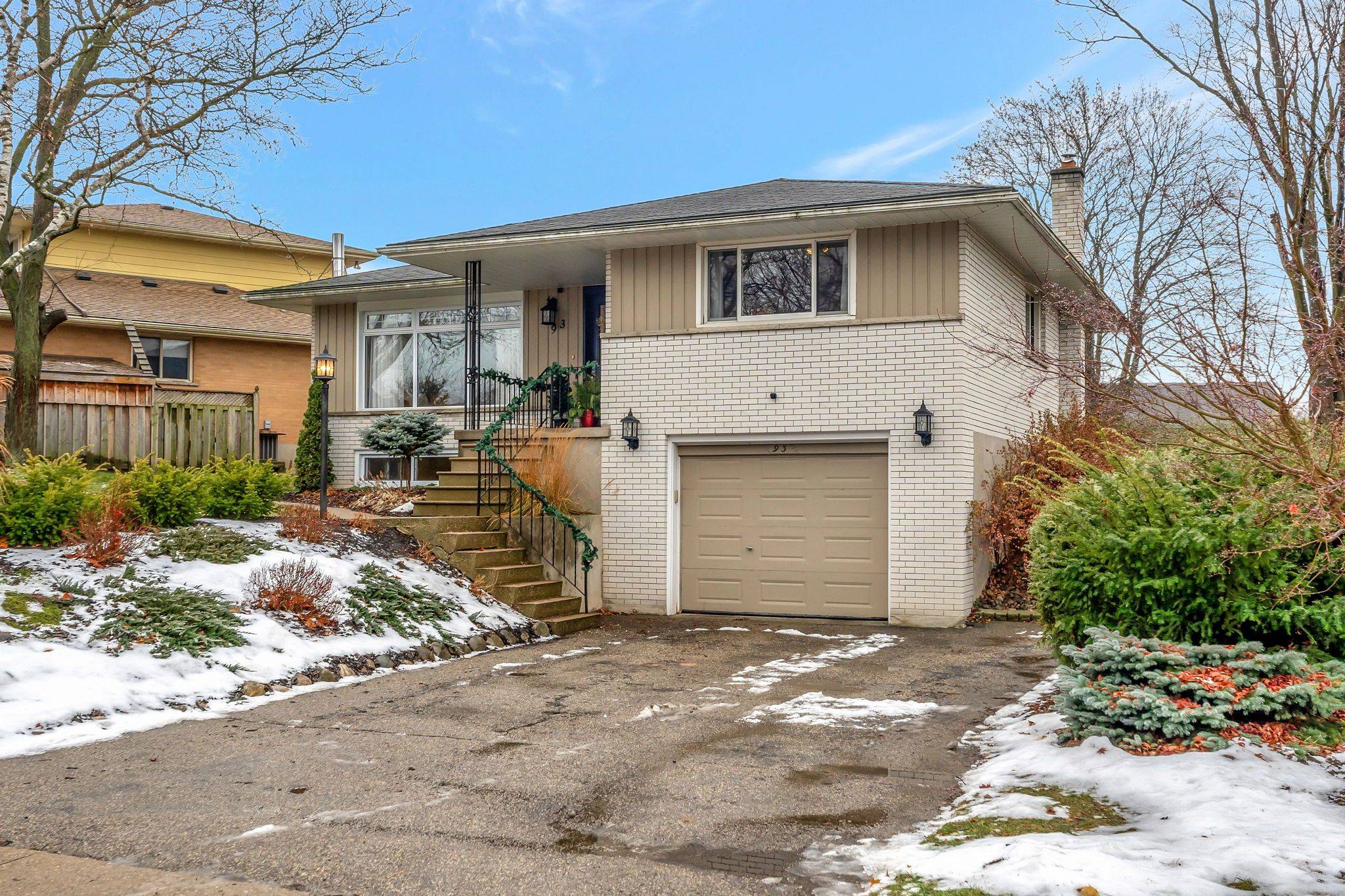 Kitchener, ON N2B 2L1,93 Crosby DR