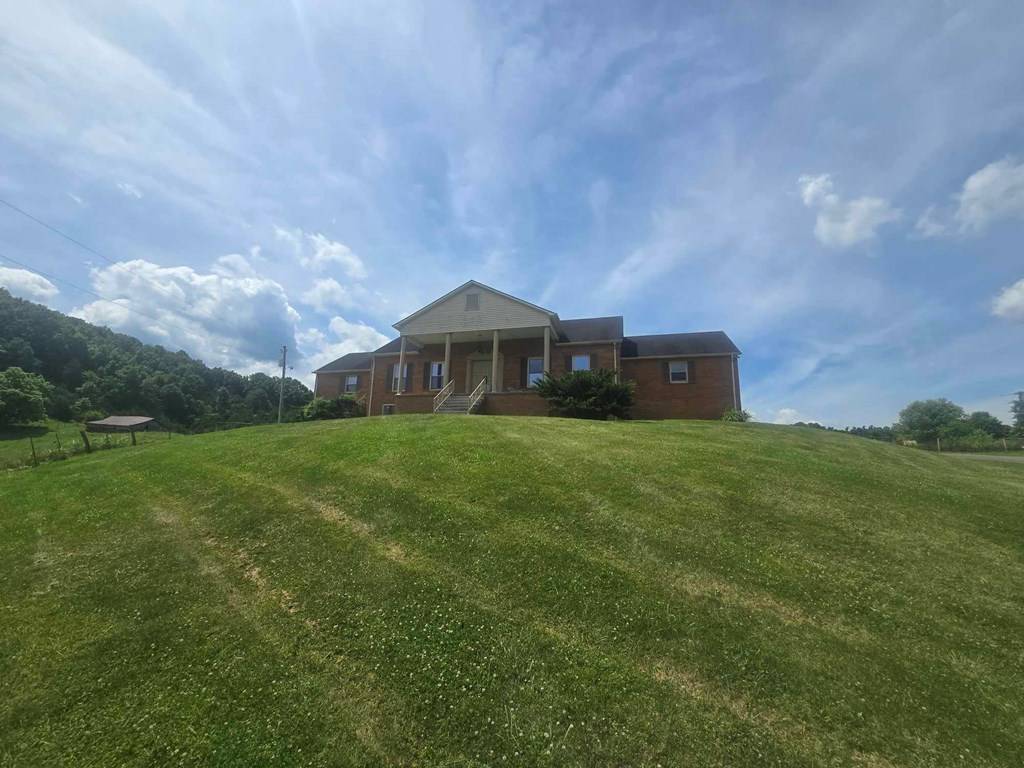 Cedar Bluff, VA 24609,689 Ascue Road