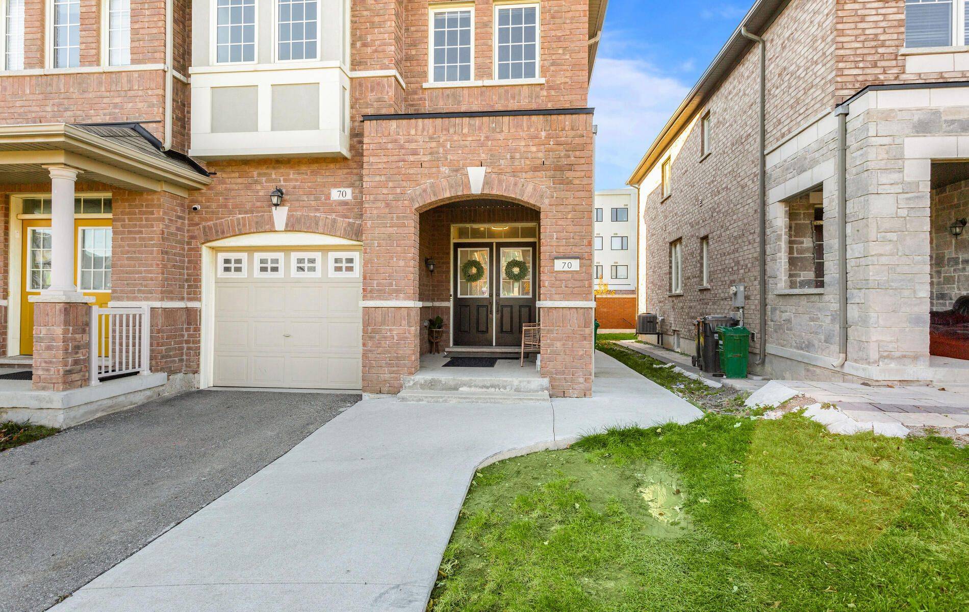 Brampton, ON L6Y 0V5,70 Sky Harbour DR