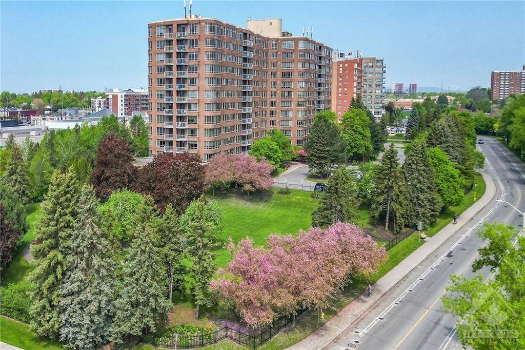 Cityview - Parkwoods Hills - Rideau Shore, ON K2E 8B8,100 GRANT CARMAN DR #706