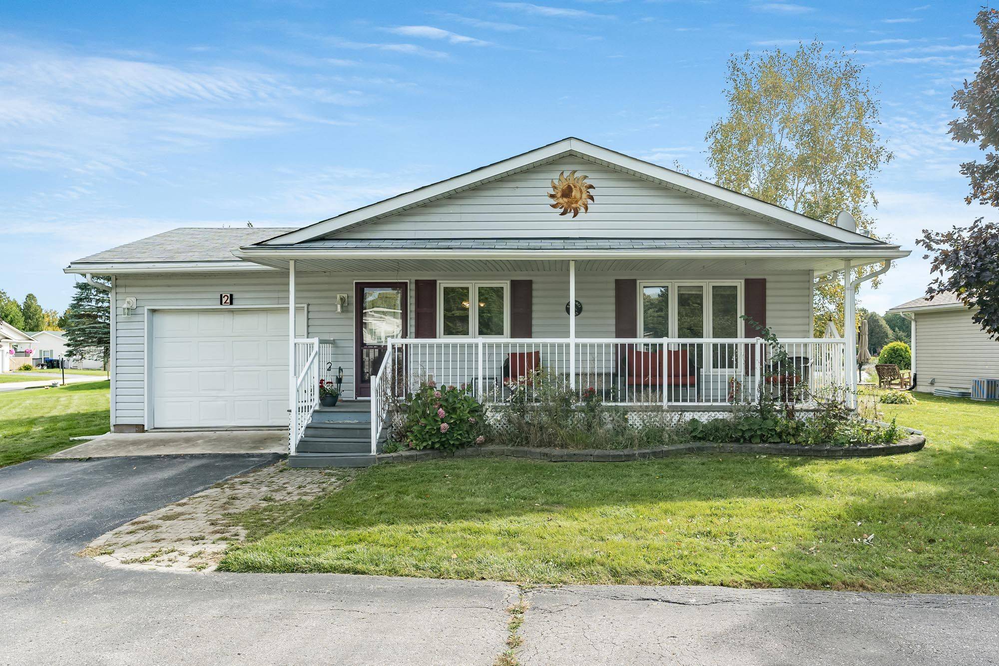 Wasaga Beach, ON L9Z 3A8,2 St James PL