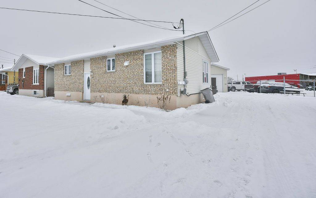 Timmins, ON P4N 8A6,174 Royale ST