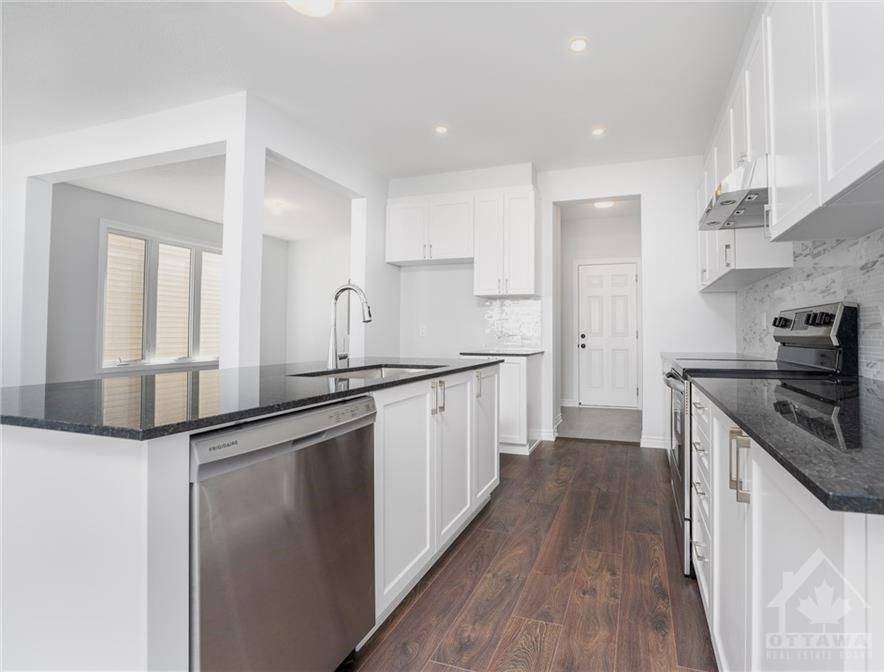 Barrhaven, ON K2J 6Z9,14 RACEMOSE ST