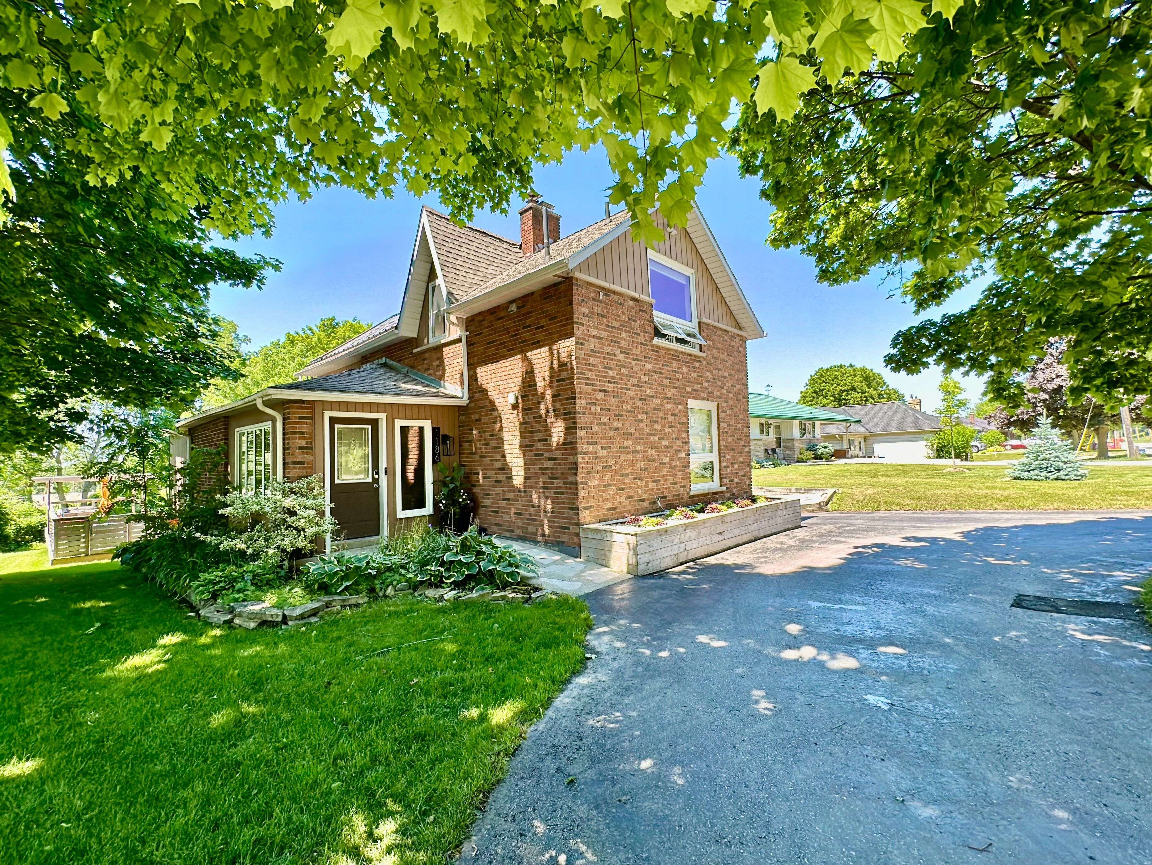 Kincardine, ON N2Z 1G5,1186 QUEEN ST