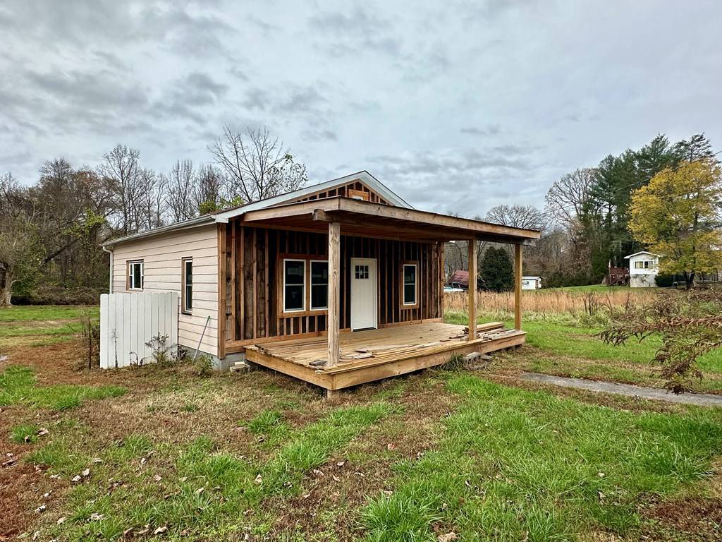 Hayesville, NC 28904,96 Hiawassee Street