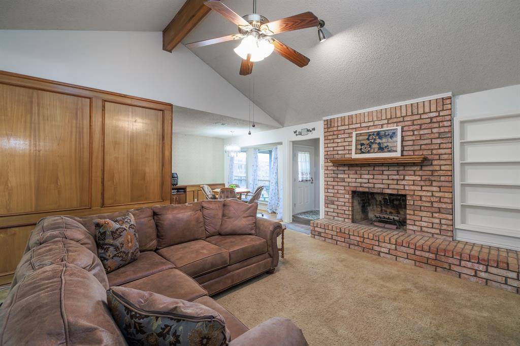 Euless, TX 76039,207 Almond Lane