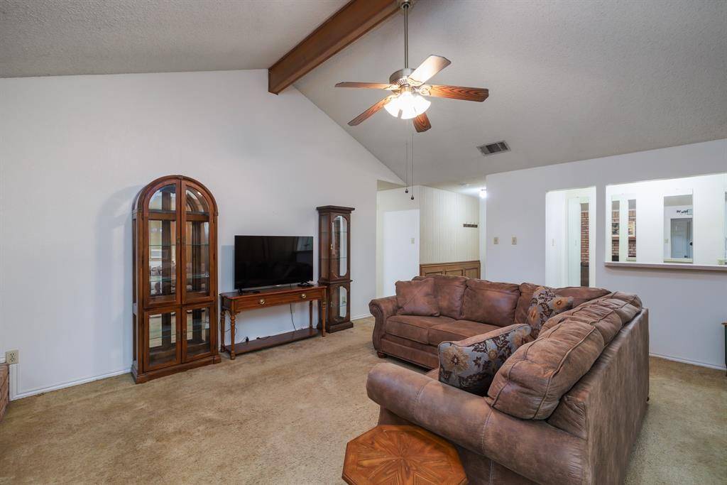 Euless, TX 76039,207 Almond Lane