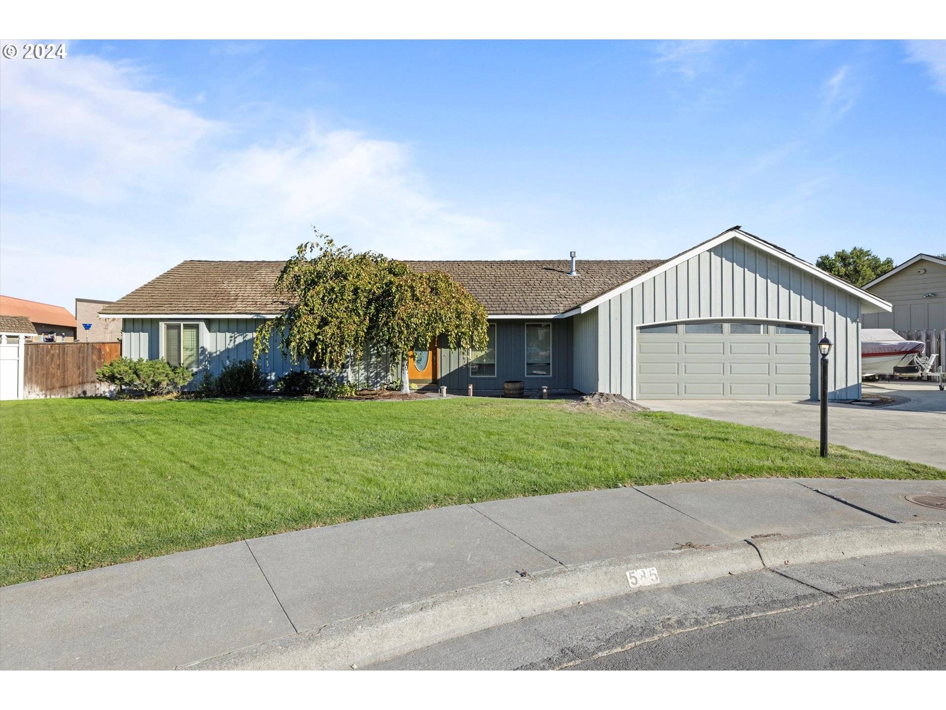 Hermiston, OR 97838,585 SE 9TH DR