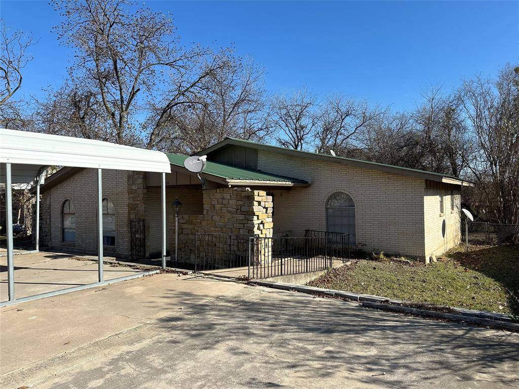 Comanche, TX 76442,206 Ervin Street N