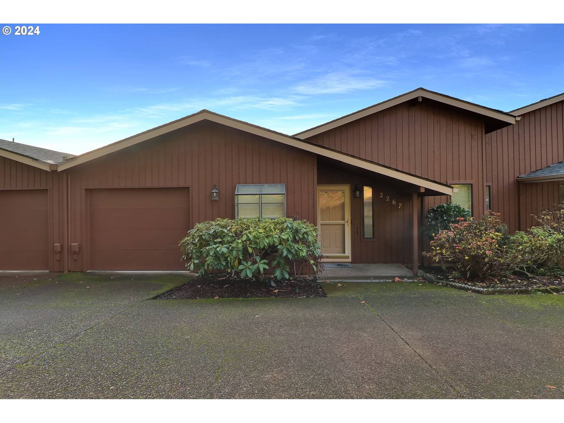 Eugene, OR 97401,2267 RIDGEWAY DR