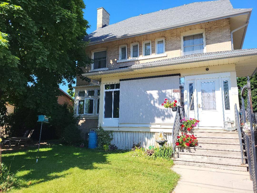 Hanover, ON N4N 2P4,540 10th AVE