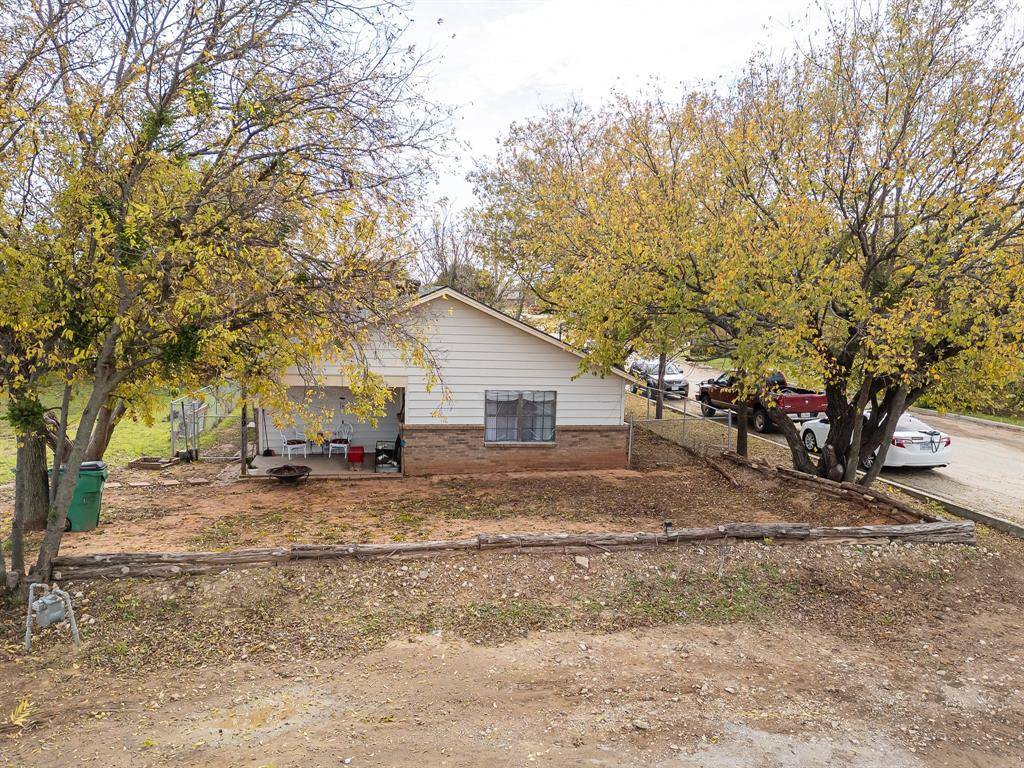 Jacksboro, TX 76458,739 W Pine Street