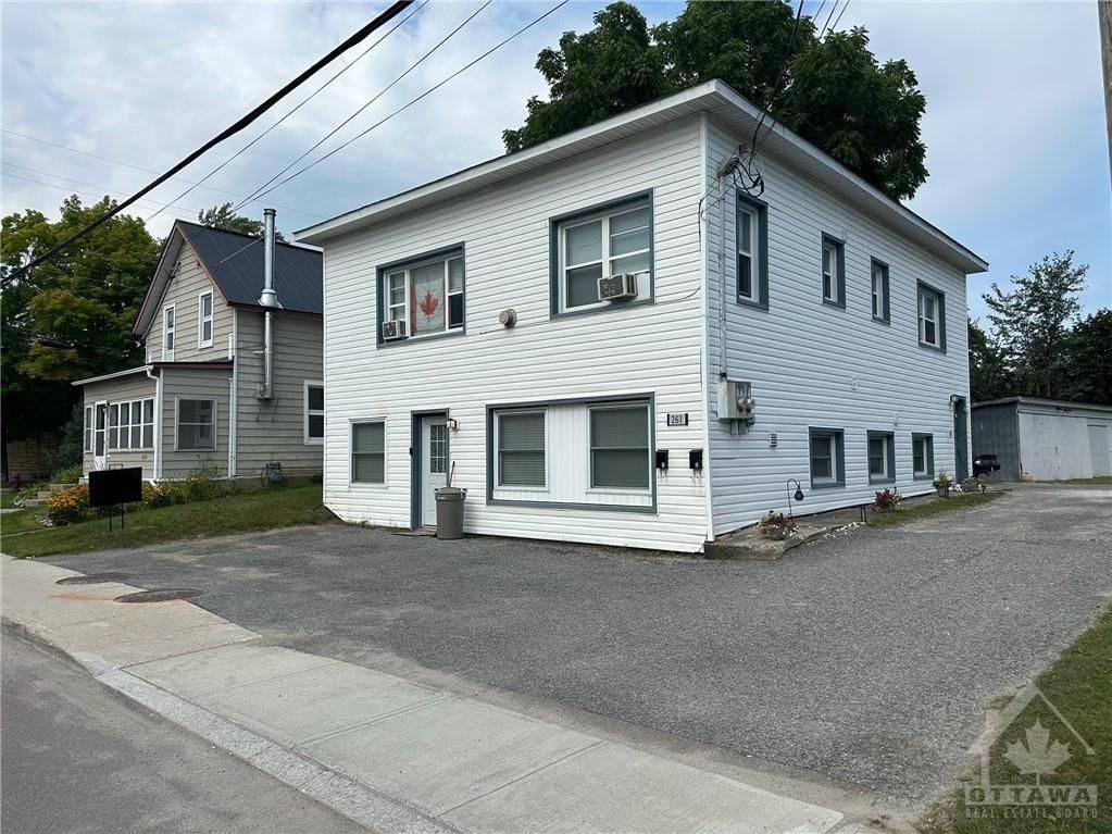 Arnprior, ON K7S 1P5,261 ELGIN ST W