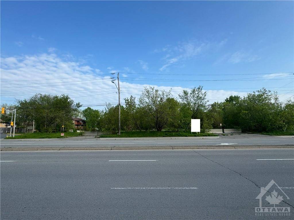 Crystal Bay - Rocky Point - Bayshore, ON K2H 5A4,3077 CARLING AVE