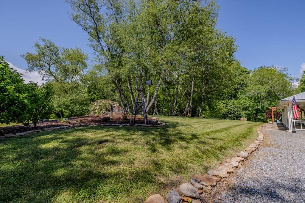 Hayesville, NC 28904,107 Horseshoe Drive