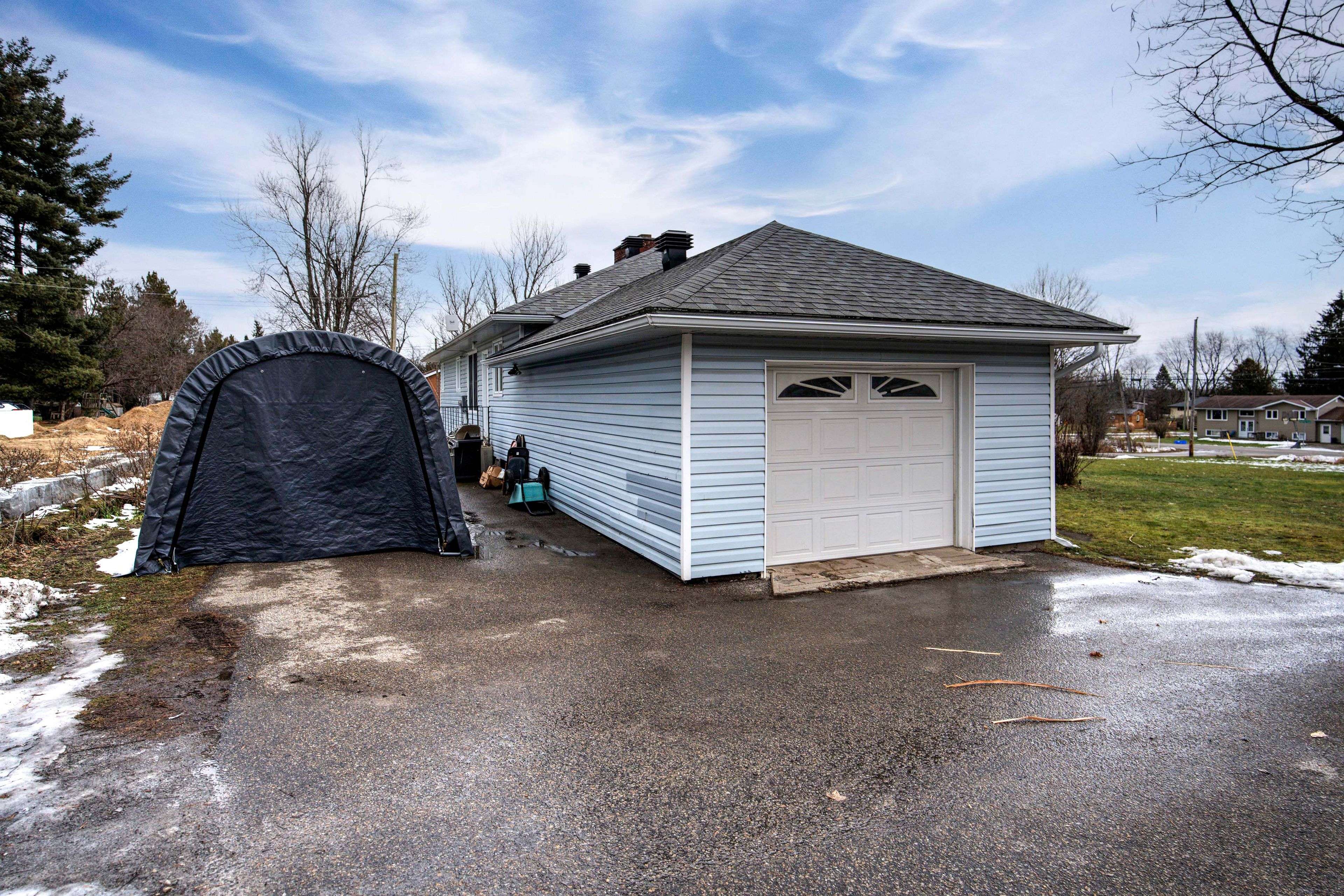 Drummond/north Elmsley, ON K7H 3B5,237 Dufferin RD